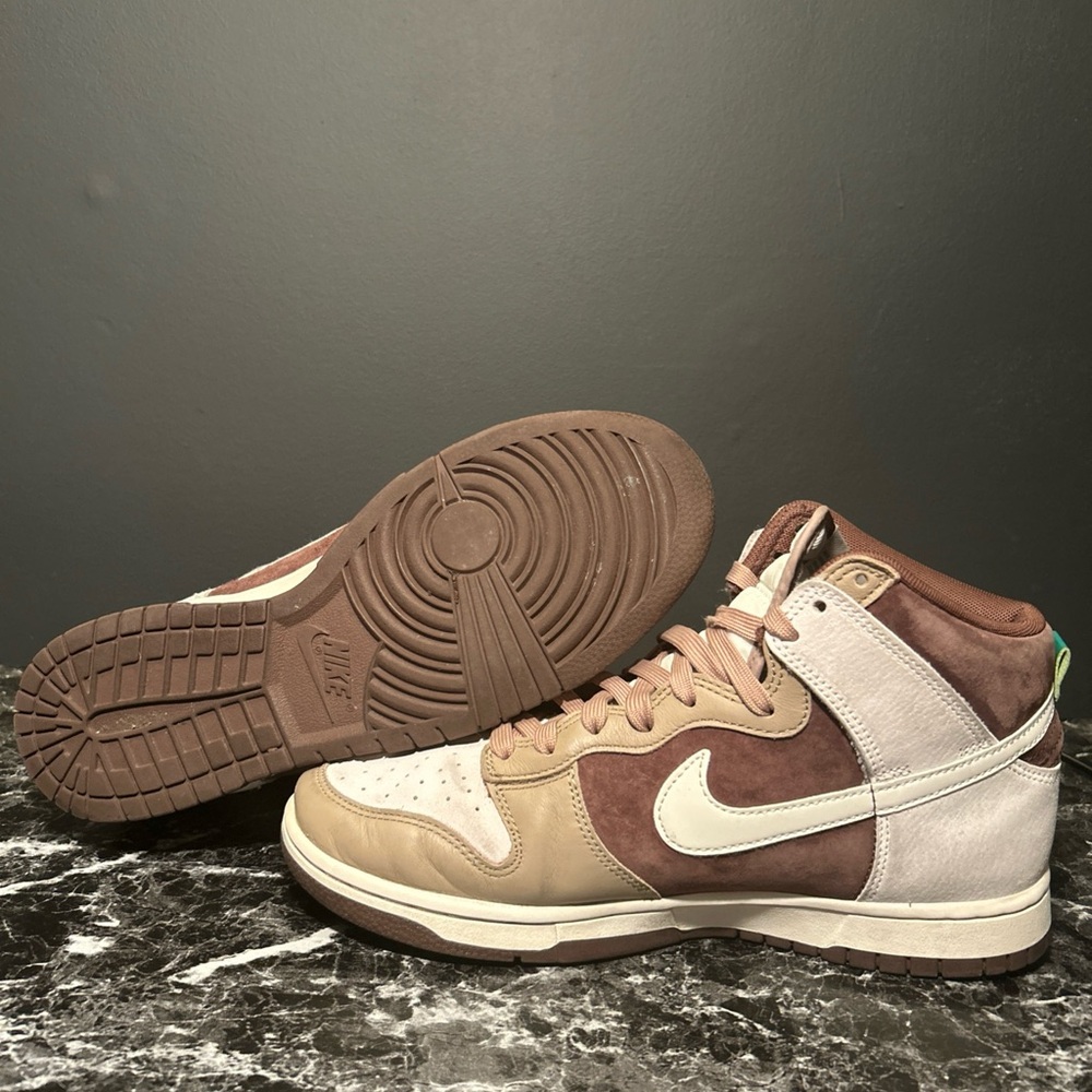 Nike Dunk High Light Chocolate Size 9M DH5348-100